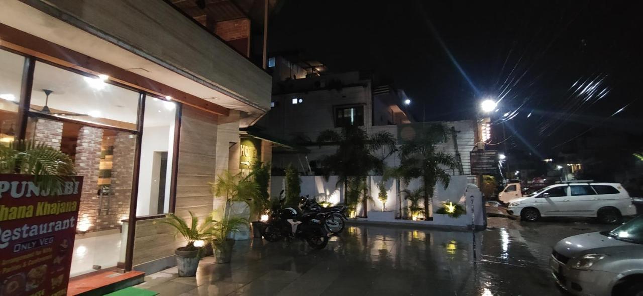 Hotel Samrat Dehradun Exterior photo